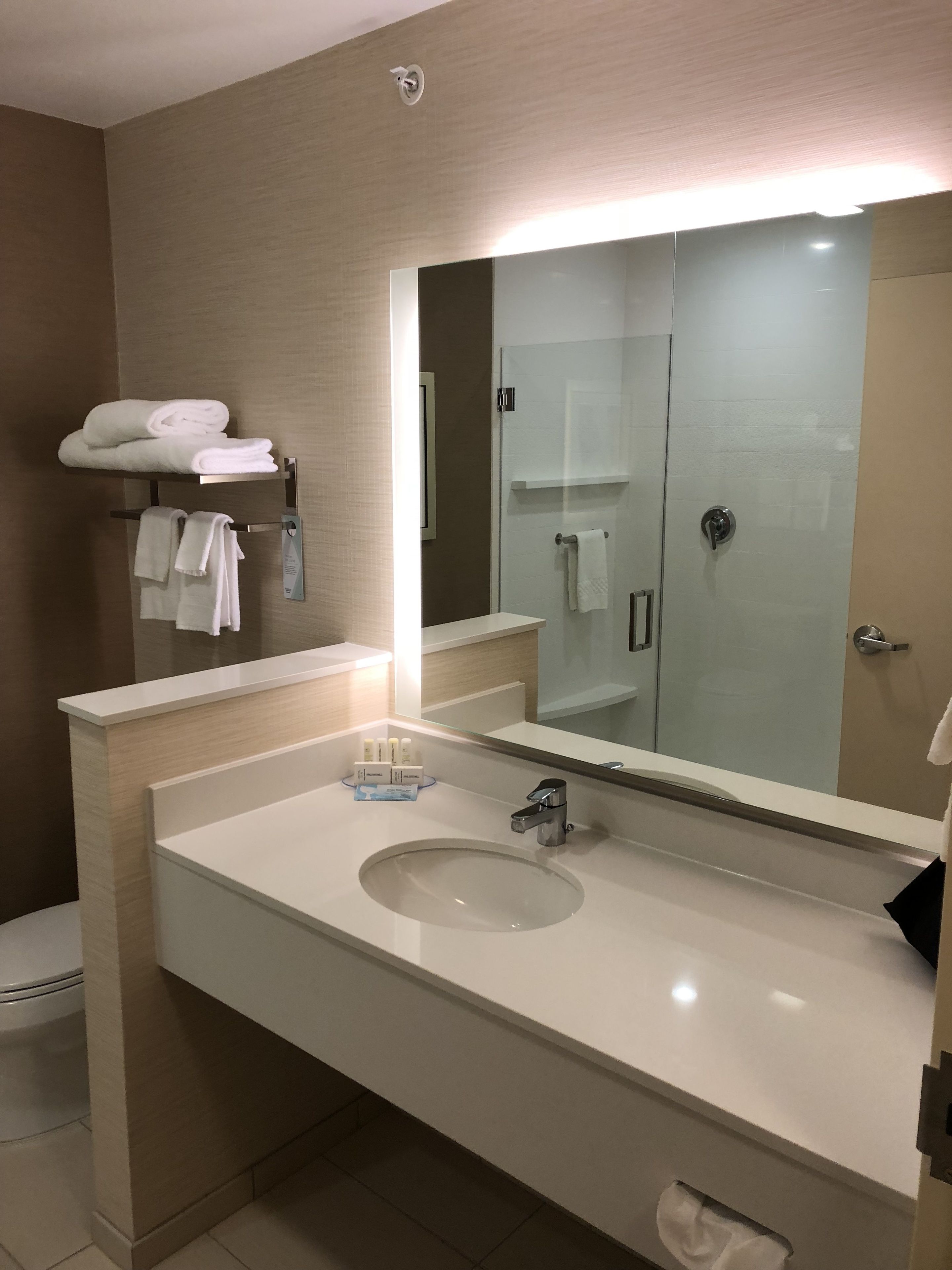 premium bedding, pillow-top beds, in-room safe, desk