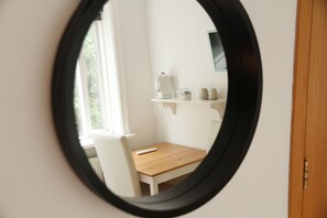 Zweibettzimmer, Gemeinschaftsbad | Kostenloses WLAN, Bettwäsche