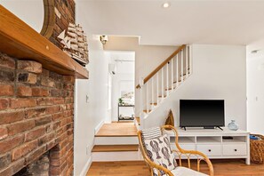 Interior - Walk To Town - Beautiful Edgartown House  (Edgartown)