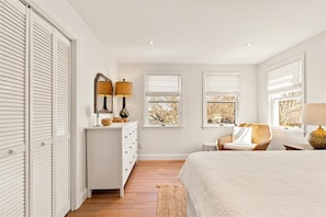 3 bedrooms, desk, iron/ironing board, free WiFi - Walk To Town - Beautiful Edgartown House  (Edgartown)