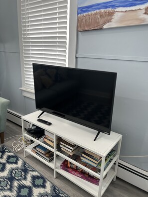 Smart TV, Hulu, streaming services