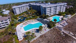 A large hotel with multiple swimming pools, a landscaped garden, and a view of the surrounding area. - 2201 SeaCrest. Renovated 1BR + Bunk Alcove — 2 Full Baths, Sleeps 6 (Hilton Head Island)