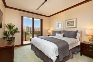 3 habitaciones, escritorio y tabla de planchar con plancha 
