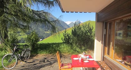 Appartement ensoleillé avec terrasse dans un cadre idyllique, 2 Chambres, pour 4 personnes