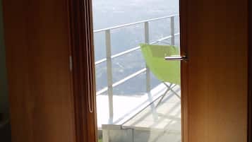 3 makuuhuonetta, työpöytä, silitysrauta/-lauta, ilmainen Wi-Fi