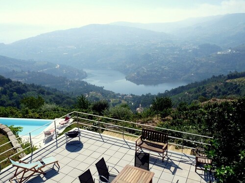 House in organic farm with private pool and stunning views of the Douro River