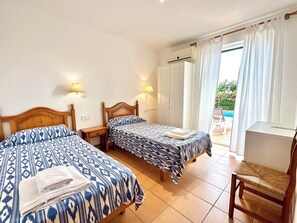 4 Schlafzimmer, Zimmersafe, Bügeleisen/Bügelbrett, Reisekinderbett