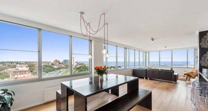 St Kilda Penthouse with Panaromic Bay and City View
