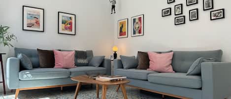 Smart TV, books, stereo