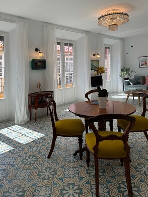 Dining - Spacious, luminous traditional apartment with 3 balconies, in protected building (Málaga)