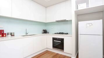 Apartment, 3 Bedrooms | Private kitchen | Full-sized fridge, oven, stovetop, dishwasher