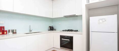 Apartment, 3 Bedrooms | Private kitchen