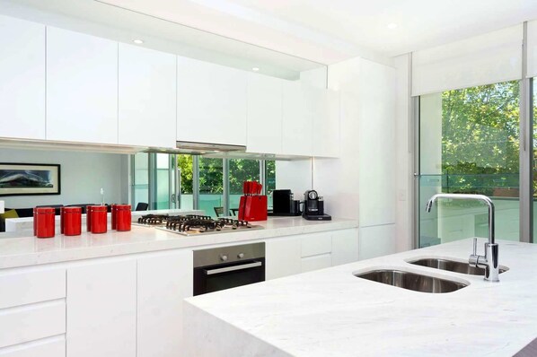 Apartment, 2 Bedrooms | Private kitchen | Full-sized fridge, oven, stovetop, dishwasher - Broadway in Elwood on the Canal (Elwood)