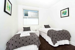 Apartment, 2 Bedrooms | 2 bedrooms, iron/ironing board, free cribs/infant beds, rollaway beds - Broadway in Elwood on the Canal (Elwood)