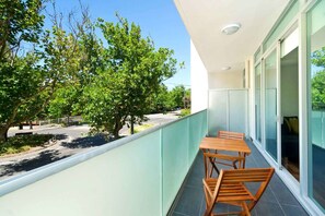Apartment, 2 Bedrooms | Balcony - Broadway in Elwood on the Canal (Elwood)