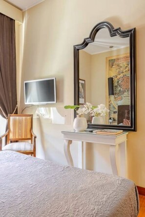 2 bedrooms, in-room safe, desk, iron/ironing board - Luxury and comfort in the eternal city (Rome)