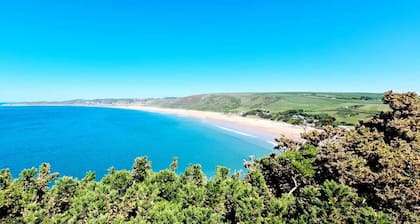 Beautiful peaceful village location, gorgeous views across the valley in AONB.