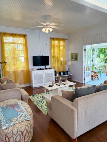 Spacious apartment close to south coast beaches - Summer offers available