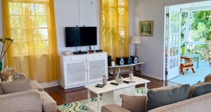 Spacious apartment close to south coast beaches - Summer offers available