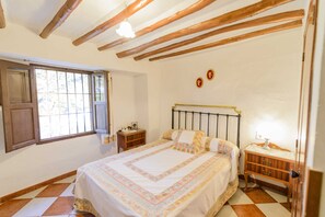 7 bedrooms, desk, iron/ironing board, travel crib - House with large swimming pool, mountain, beach and snow to 1.30 h JACUZZI,WIFI (Carcabuey)