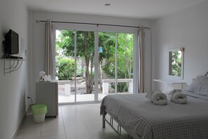 Bangalow Double Room | Iron/ironing board, free WiFi - Charlie's Bungalow (Ko Sichang)