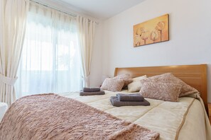 2 bedrooms, in-room safe, iron/ironing board, free WiFi