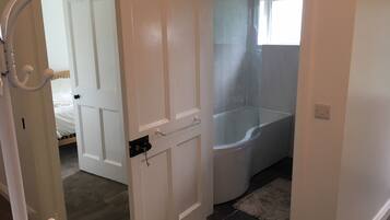 3 bedrooms, iron/ironing board, travel crib, free WiFi