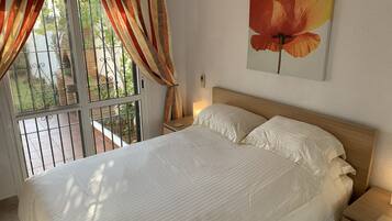 4 chambres, coffres-forts dans les chambres, bureau