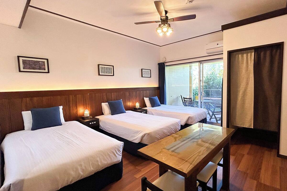 Wifi gratis, decoración personalizada y ropa de cama 