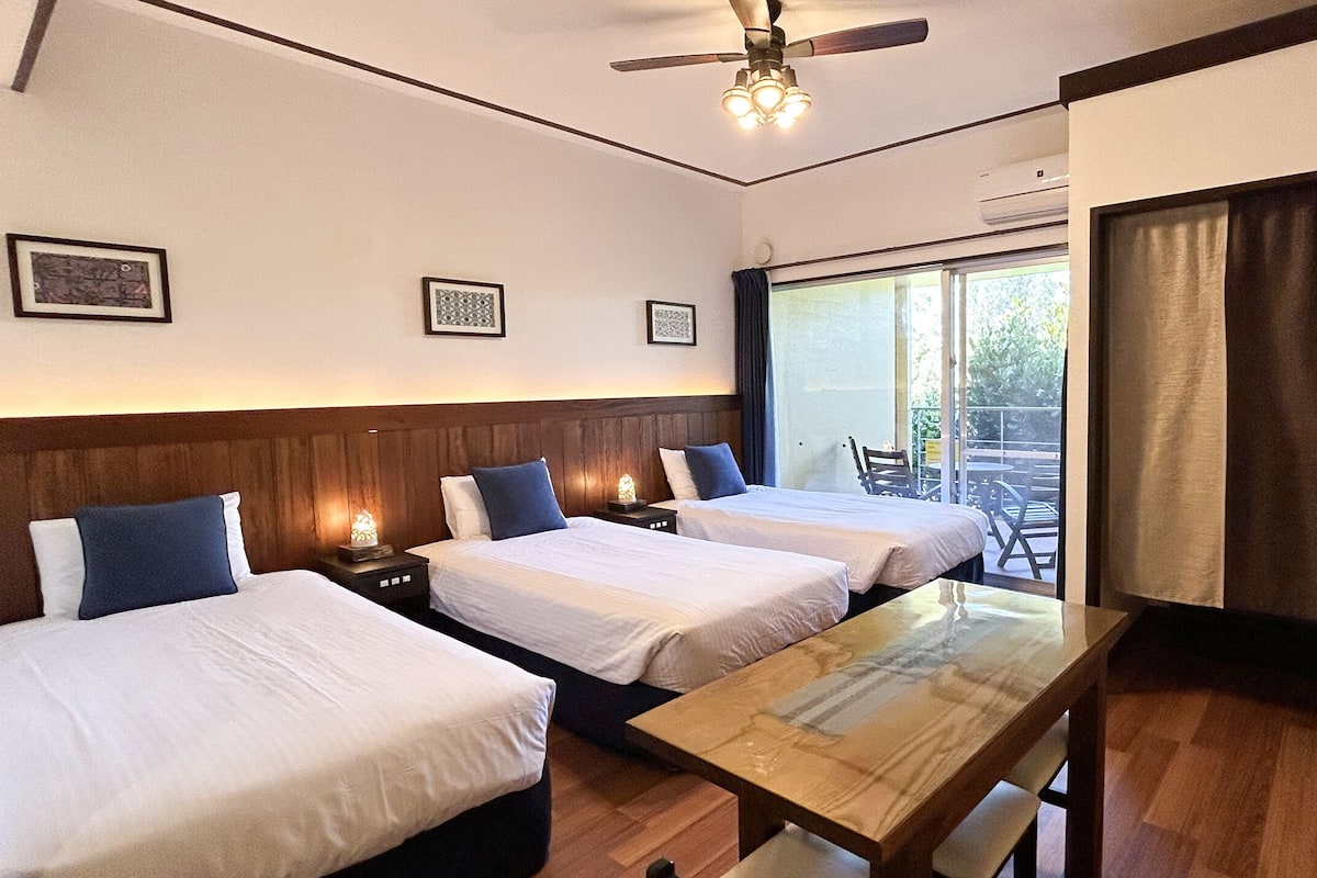 Triple Room, Non Smoking | Individually decorated, free WiFi, bed sheets