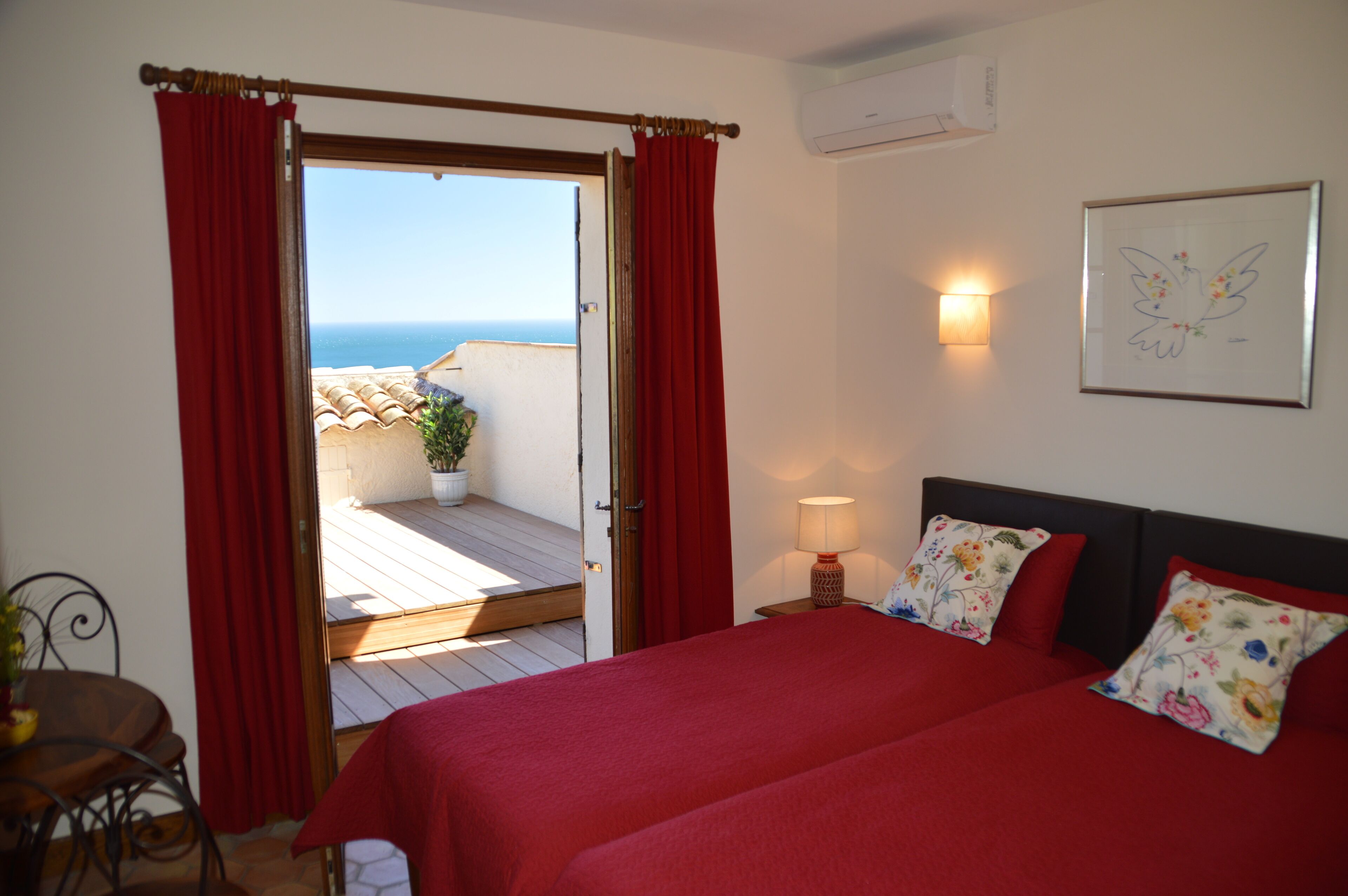 5 bedrooms, in-room safe, desk, iron/ironing board