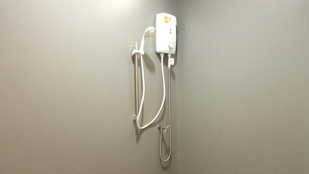 shower, free toiletries, towels