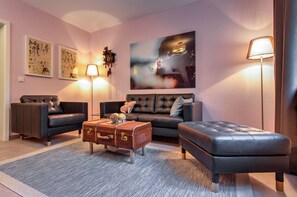 Älytelevisio, DVD-soitin, kirjoja, videokirjasto