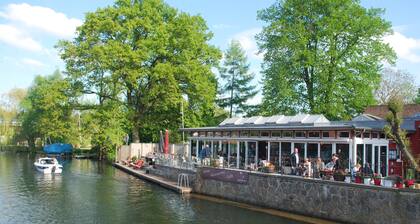 Gemütliches Ferienhaus für Familien m. Hund, umzäunt, Kamin, 200m zum Plauer See