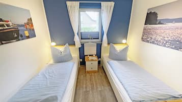 3 bedrooms, in-room safe, desk, iron/ironing board