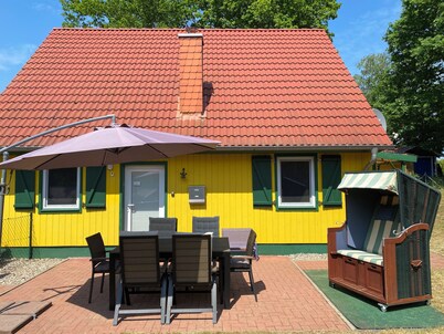 Cozy vacation home for families w. Dog, fenced, fireplace, 200m to Lake Plau