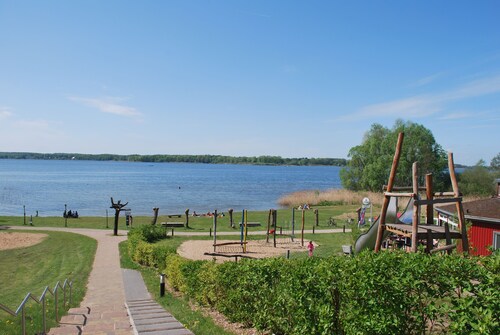 Cozy vacation home for families w. Dog, fenced, fireplace, 200m to Lake Plau