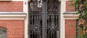 Just 2 km from the main train station and Brandenburg Gate.