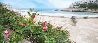 Dream holidays in Mallorca near the sea, pool area, free WiFi