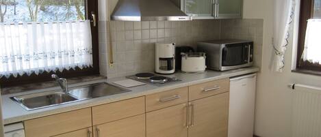 Refrigerador, microondas, parrilla de estufa y lavavajillas