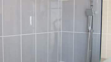 Douche, sĂšche-cheveux