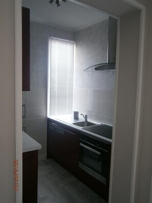 雪櫃、微波爐、焗爐、爐具