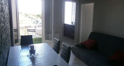 VIEUX-BOUCAU APT 6 PERS. FULLY EQUIPPED, DONE AGAIN - NEAR OCEAN AND LAKE