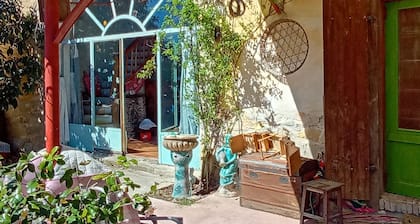 earth house, ecologique, hand made and old fashion.