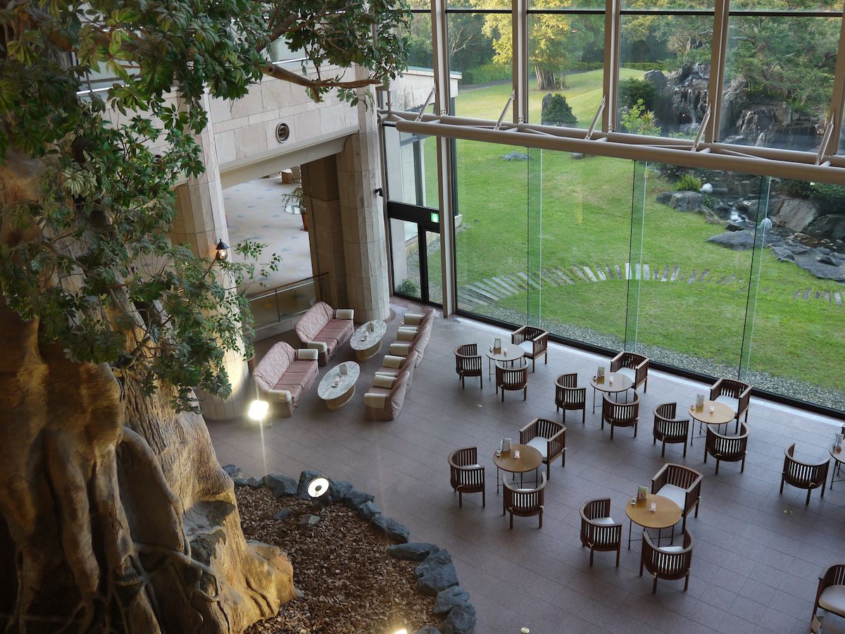 Lobby lounge