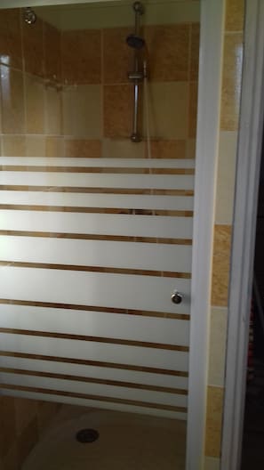 Shower, hair dryer, towels, soap - House 500m from the beach Port la Nouvelle with sea view - reversible air-condition - (Port-la-Nouvelle)