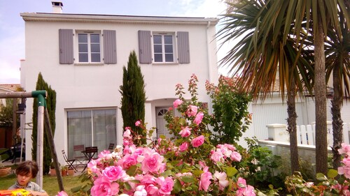 Grande maison 160 m2 avec jardin, proche plages 6 chambres, au calme