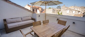 Village house in the heart of the Historic Center with roof terrace and garage.