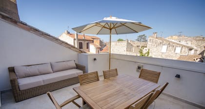 Village house in the heart of the Historic Center with roof terrace and garage.