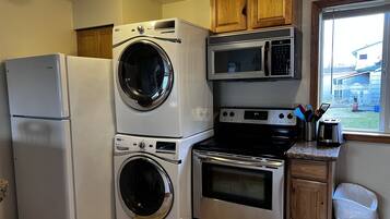 KĂŒhlschrank, Mikrowelle, Ofen, Herdplatte